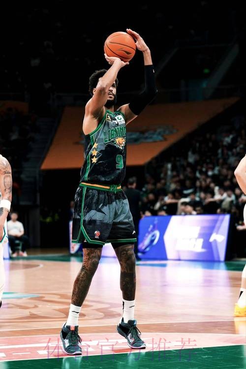 威尔斯出战17分钟，投篮10中5、三分3中0得到13分1助攻2抢断